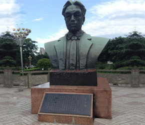 樂山公園名人銅雕